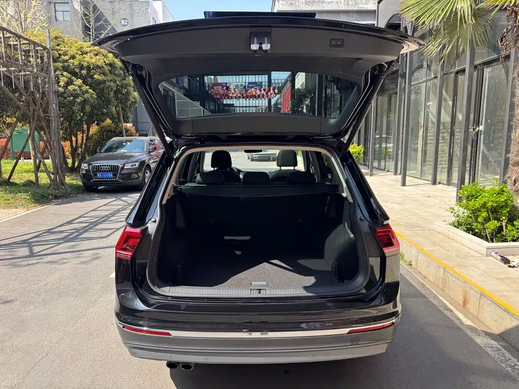 Volkswagen Tiguan L 2017 — фото 21