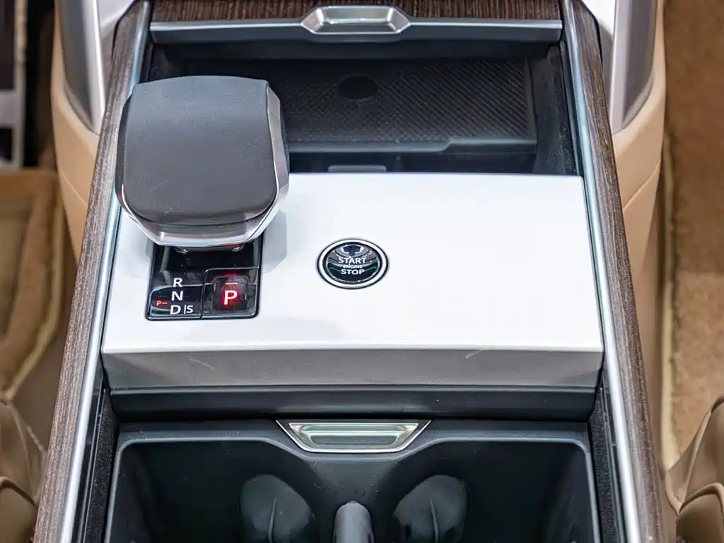 Land Rover Range Rover 2025 — фото 16