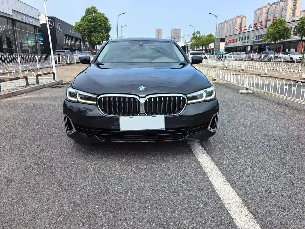 BMW 5 Series 2021 — фото 1