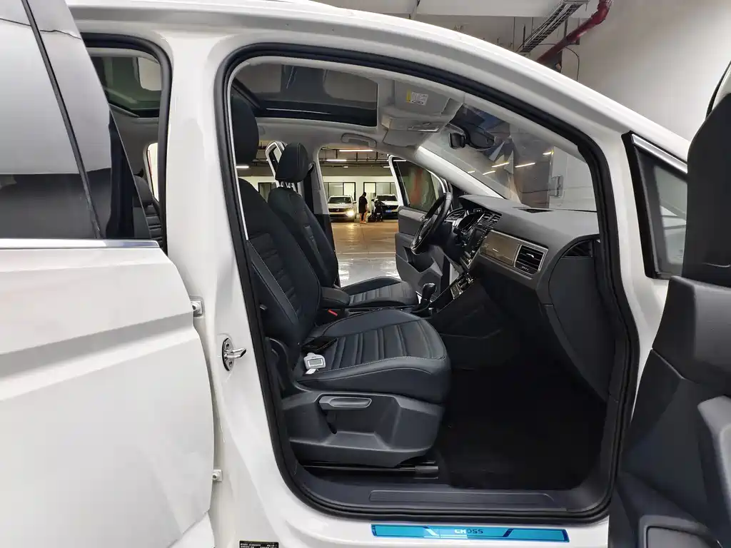 Volkswagen Touran 2018 — фото 12