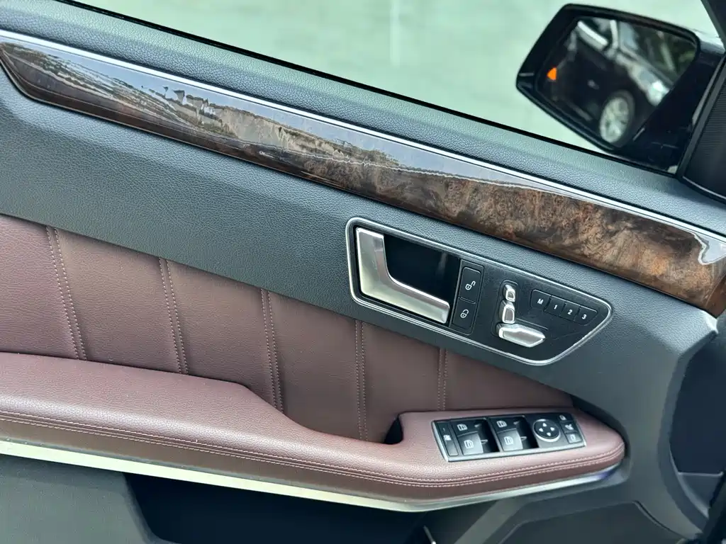 Mercedes-Benz E-Class 2015 — фото 19