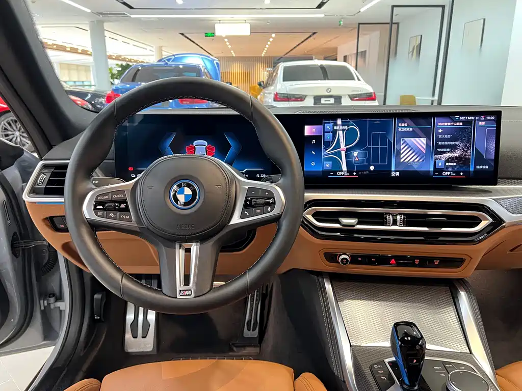 BMW i4 2023 — фото 17