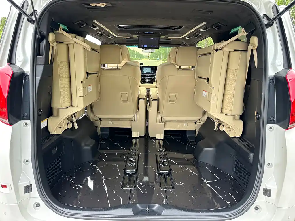 Toyota Alphard 2020 — фото 31