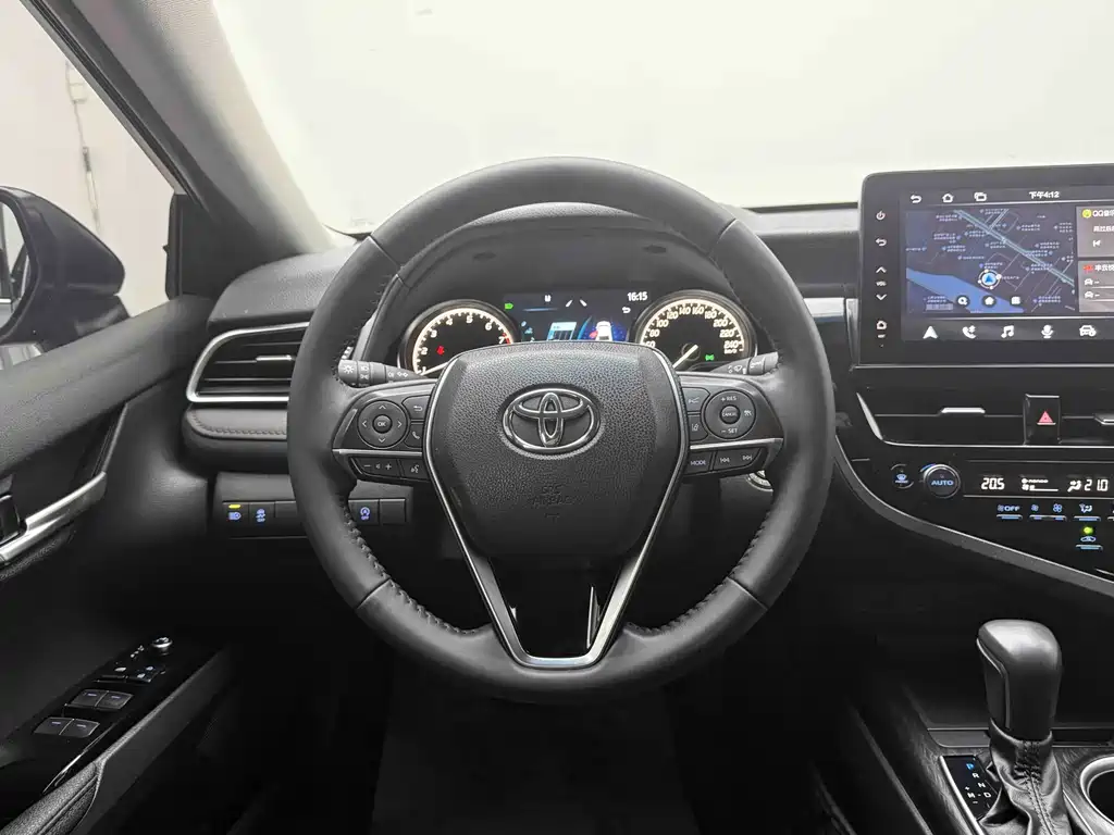 Toyota Camry 2023 — фото 9