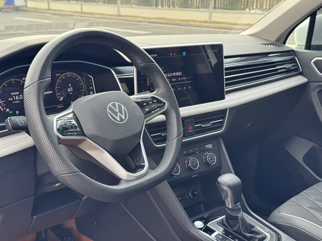 Volkswagen Tiguan L 2022 — фото 11