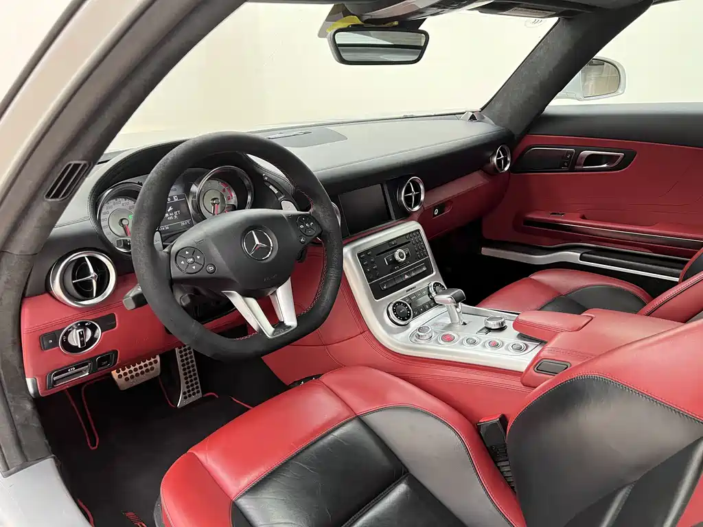 Mercedes-Benz SLS AMG 2011 — фото 23