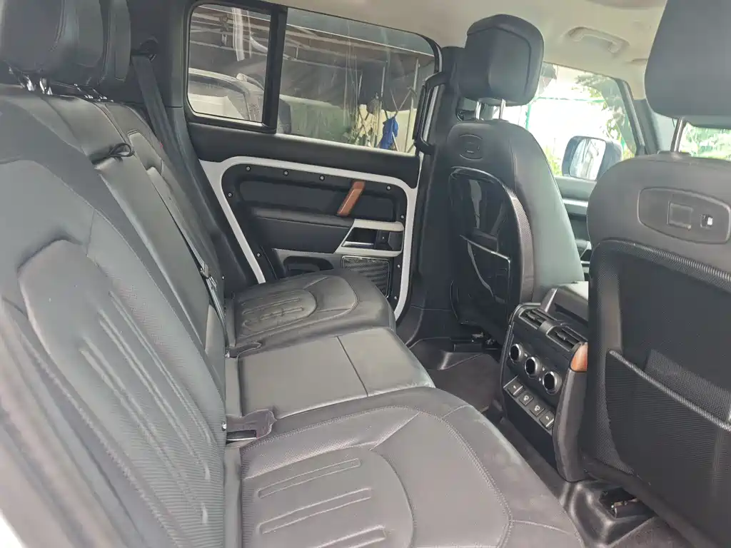 Land Rover Defender 2021 — фото 16