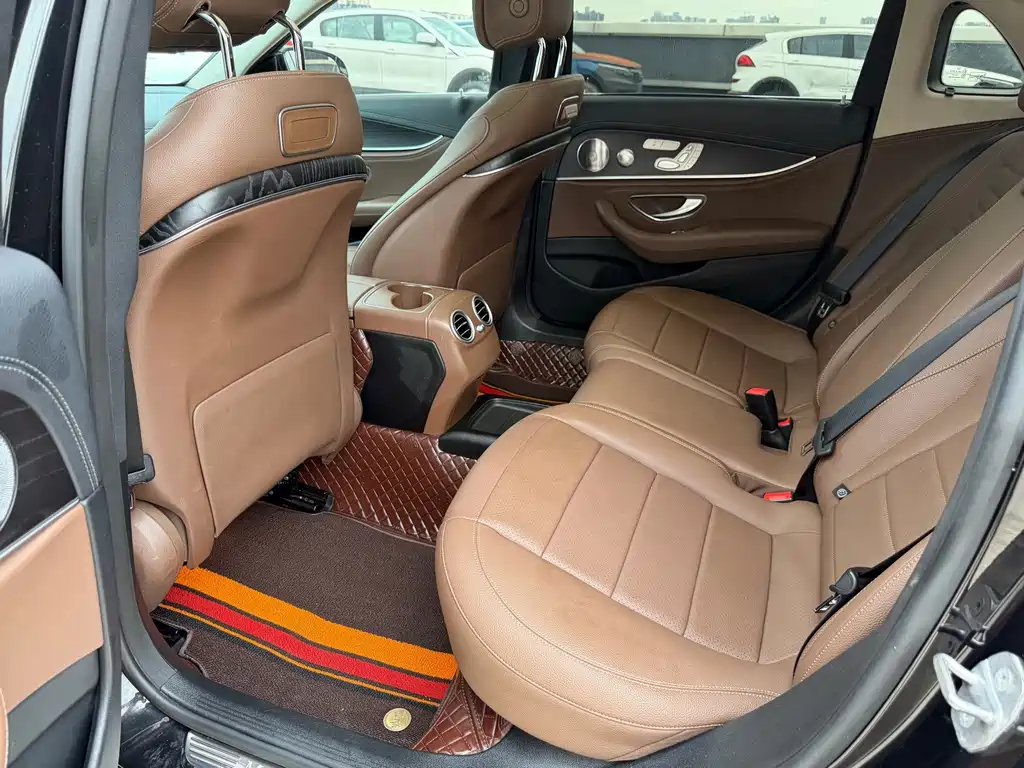 Mercedes-Benz E-Class 2020 — фото 15