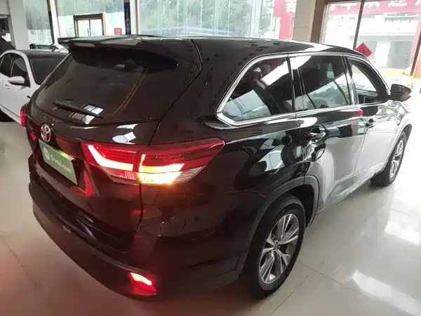 Toyota Highlander 2021