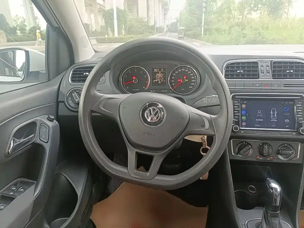Volkswagen Polo 2015 — фото 11