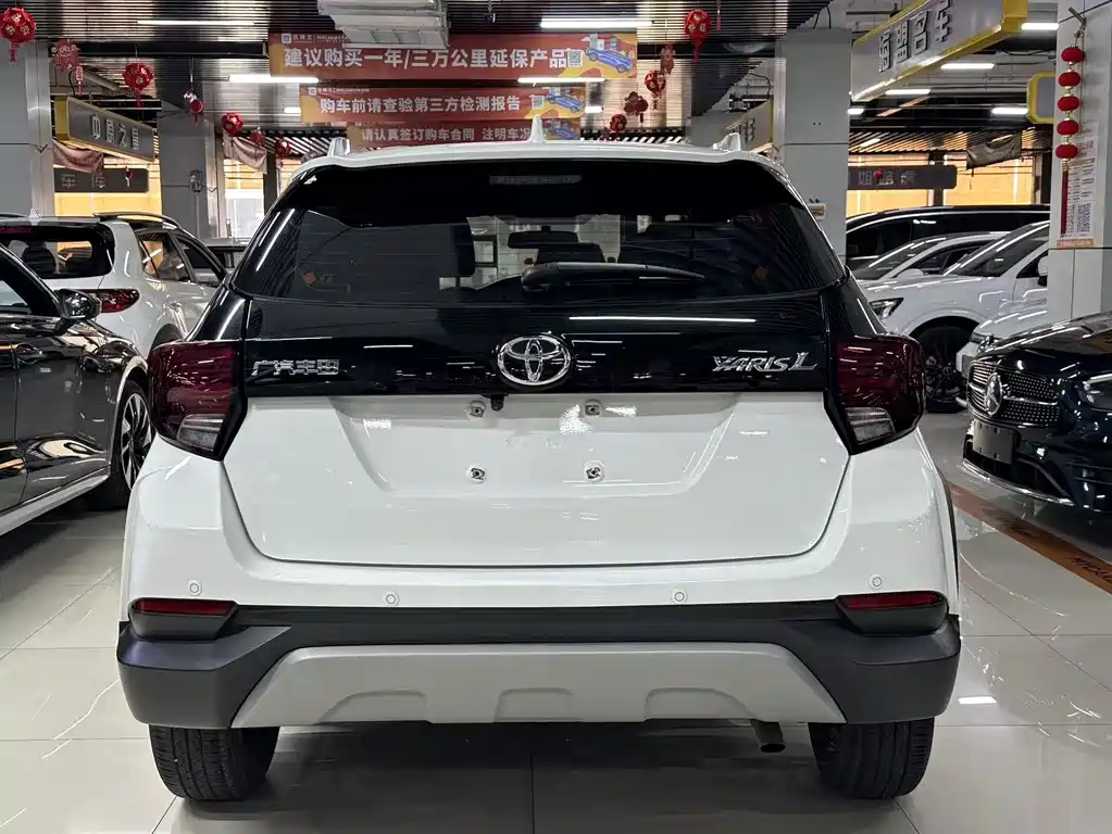 Toyota Yaris L 2022 — фото 8