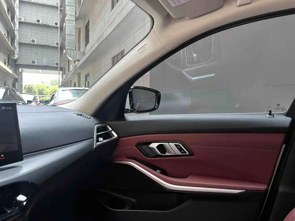 BMW 3 Series 2025 — фото 13