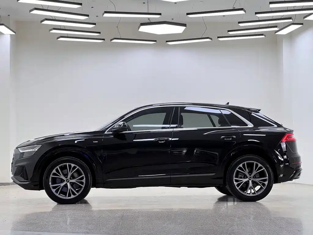 Audi Q8 2021 — фото 4