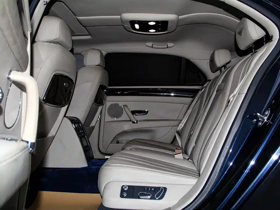 Bentley Flying Spur 2016 — фото 16