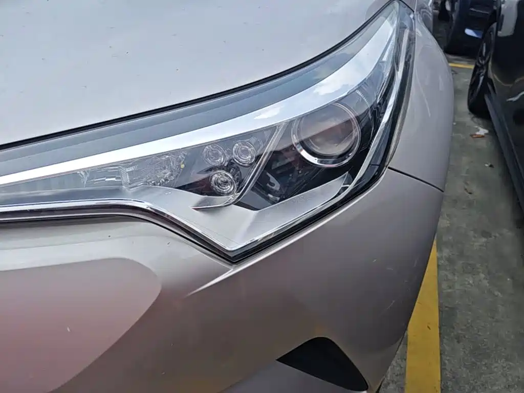 Toyota C-HR 2020 — фото 24