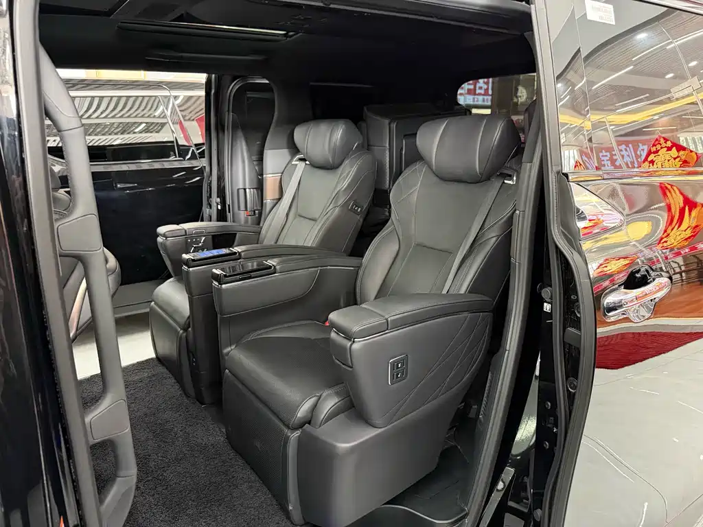 Toyota Alphard 2023 — фото 14