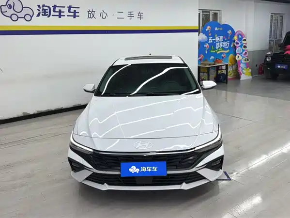 Hyundai Elantra 2025