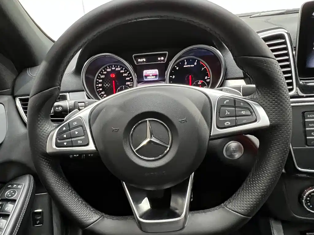 Mercedes-Benz GLE AMG 2018 — фото 13