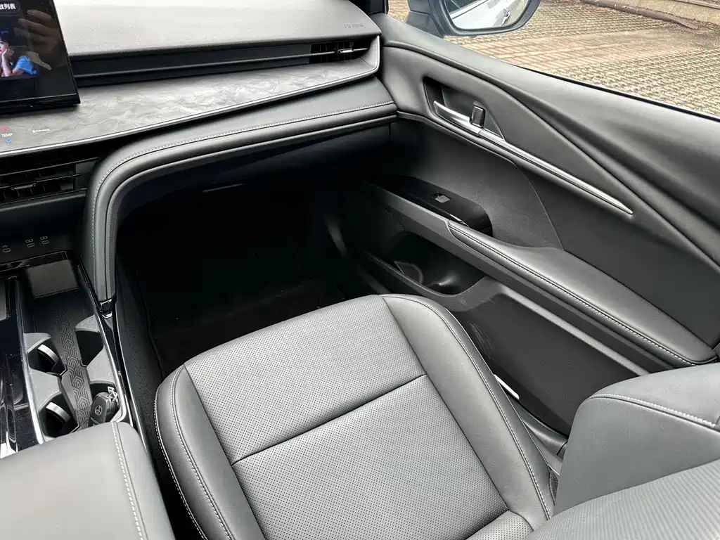 Toyota Camry 2024 — фото 24