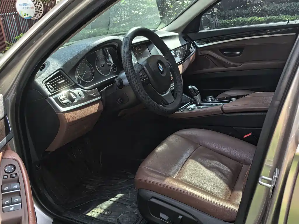 BMW 5 Series 2016 — фото 11