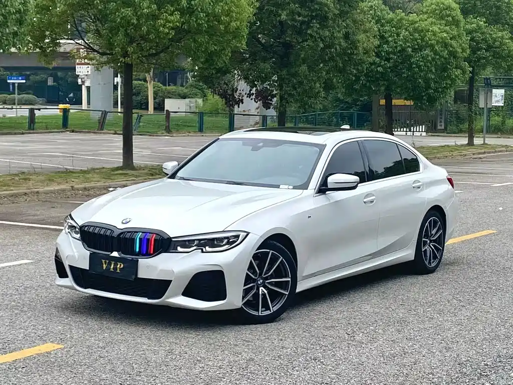 BMW 3 Series 2022 — фото 1