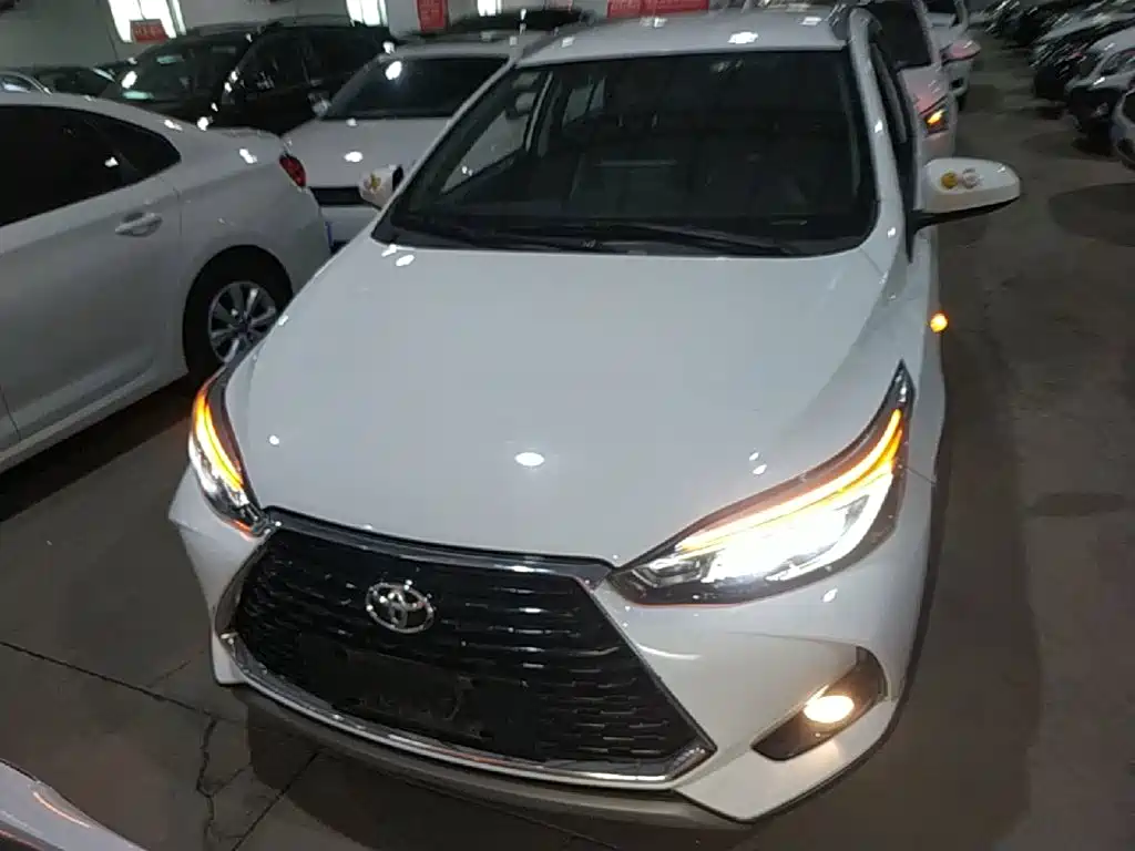 Toyota Yaris L 2021 — фото 3