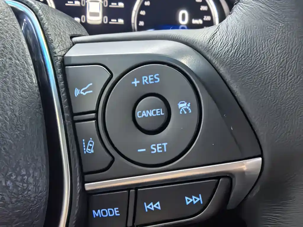 Toyota Camry 2022 — фото 25