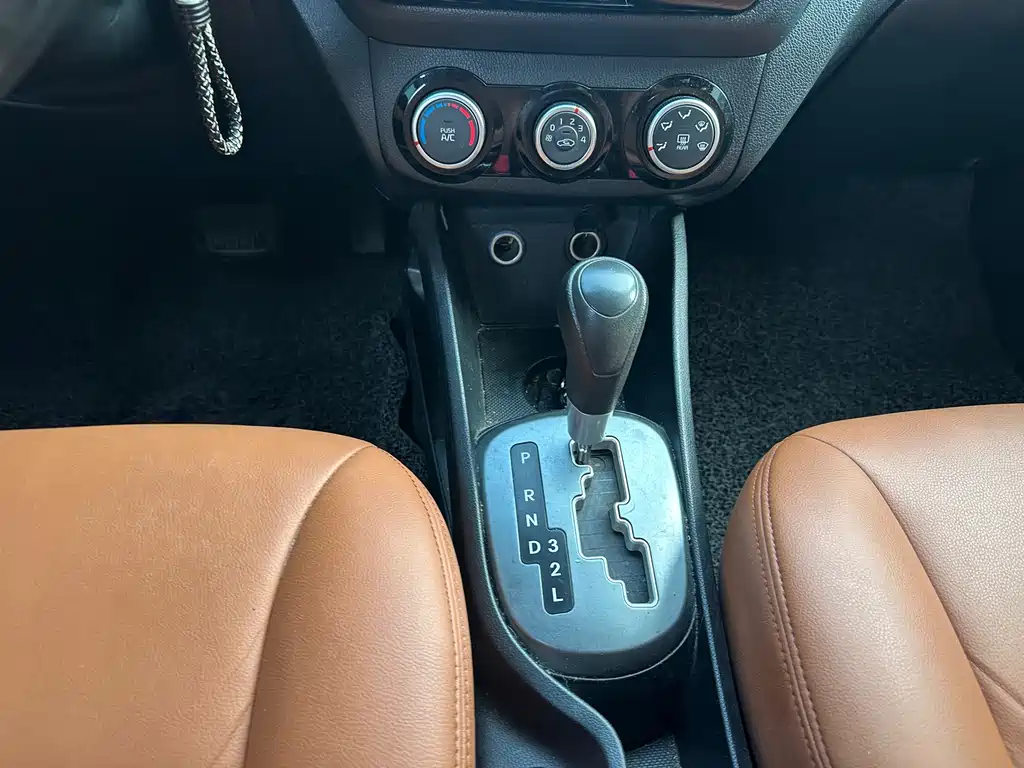 Kia K2 2015 — фото 10