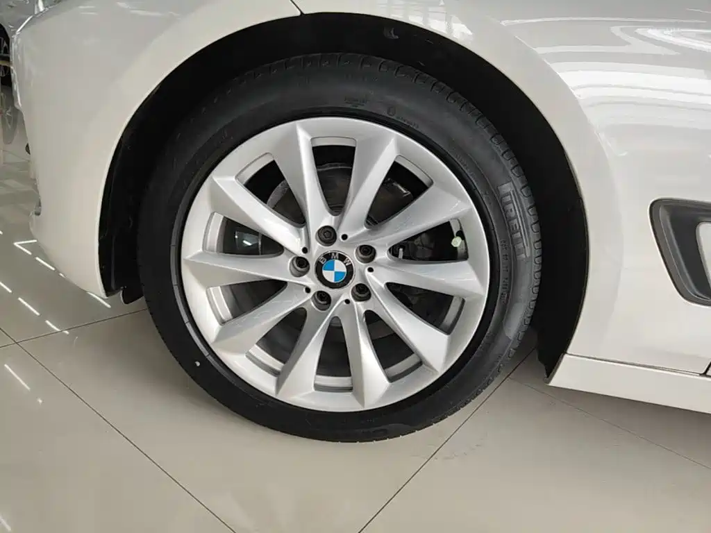 BMW 3 Series GT 2018 — фото 25