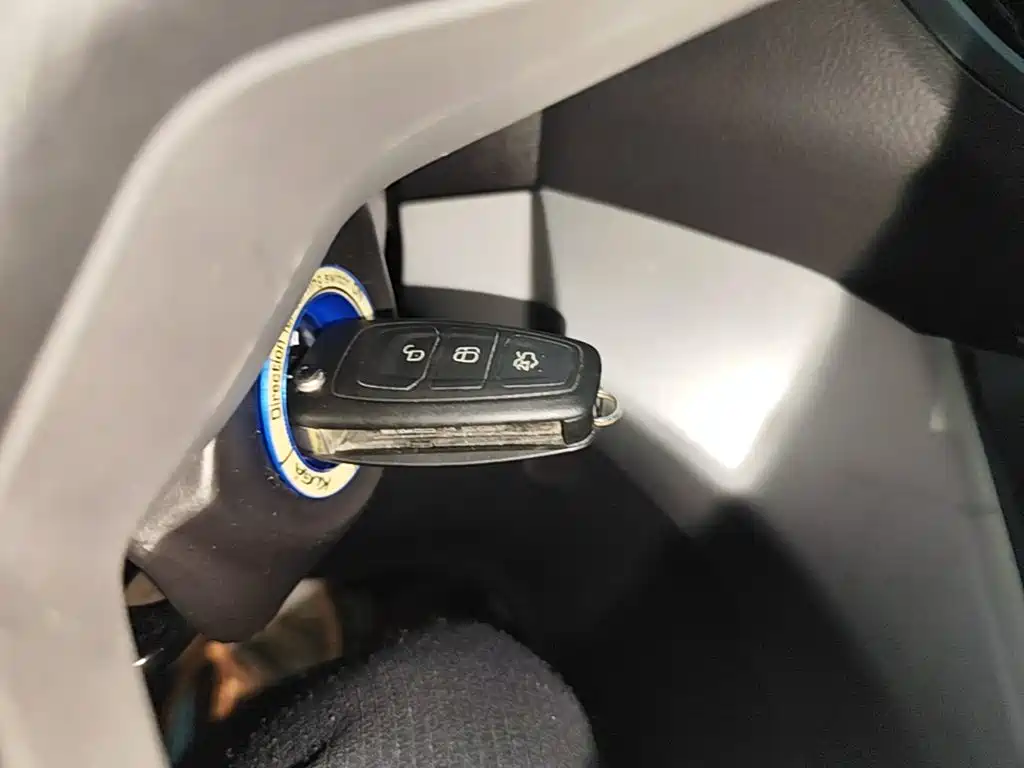 Ford Kuga 2015 — фото 9