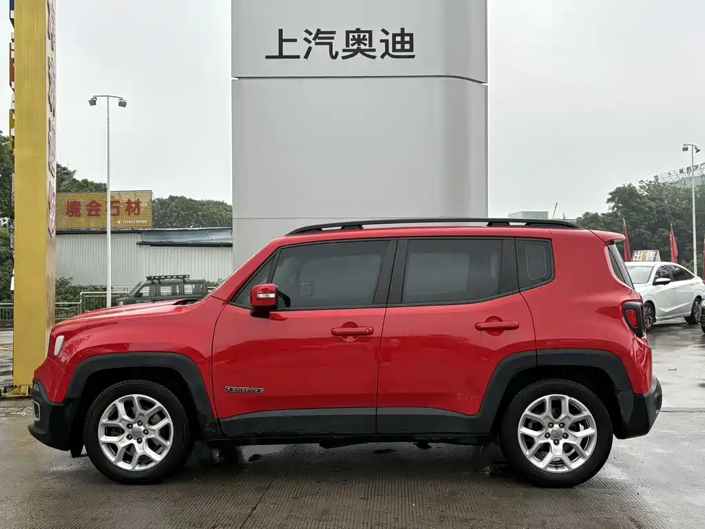 Jeep Renegade 2017 — фото 9