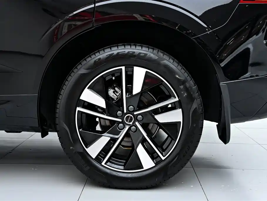 Volvo XC60 2025 — фото 35