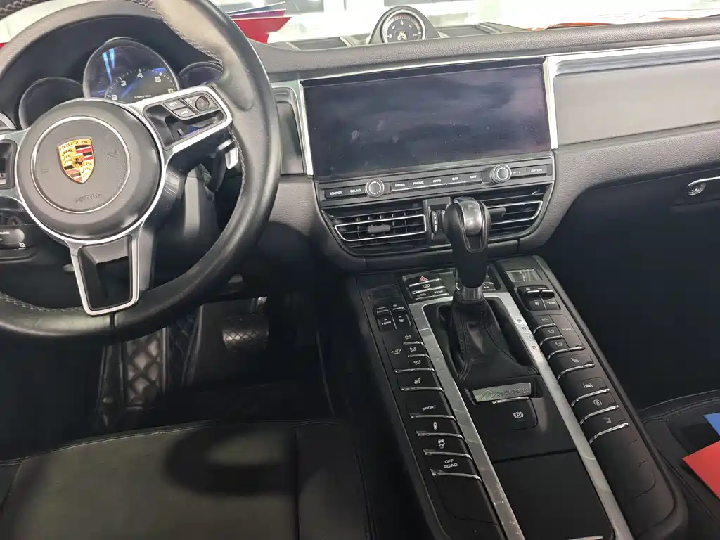 Porsche Macan 2019 — фото 12