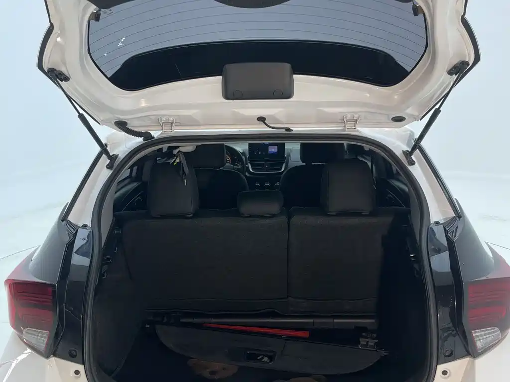 Toyota Yaris L 2023 — фото 11