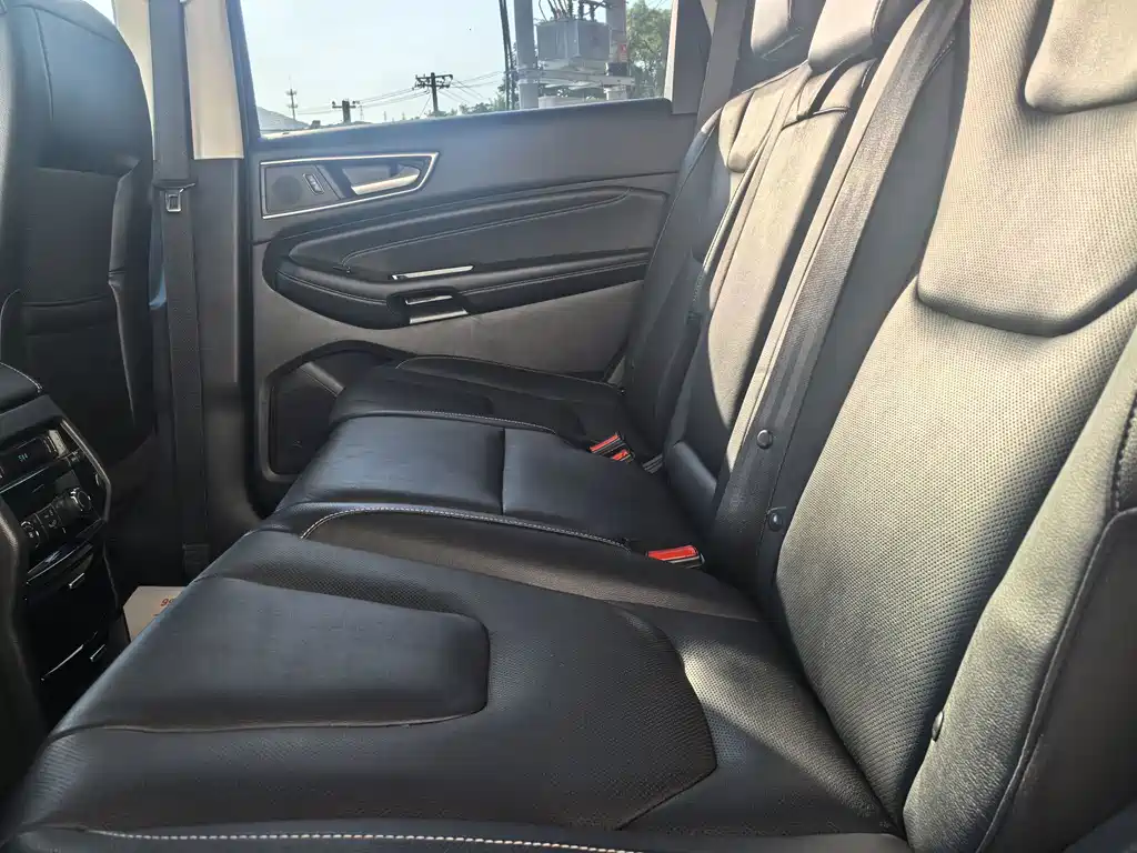 Ford Edge 2018 — фото 15