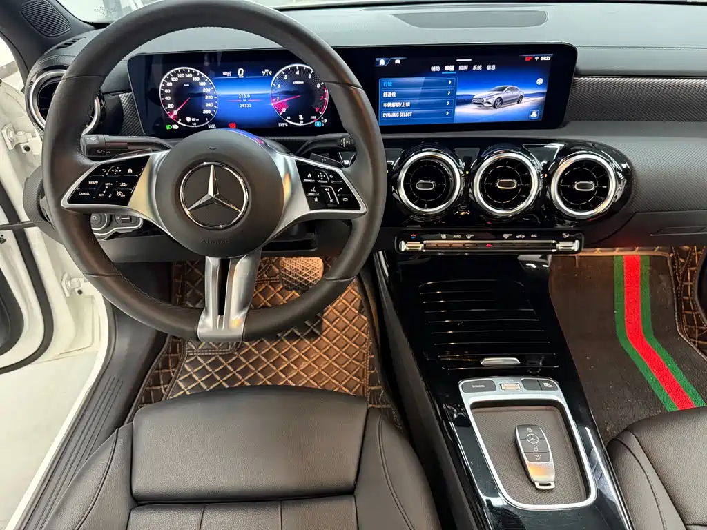 Mercedes-Benz A-Class 2023 — фото 11