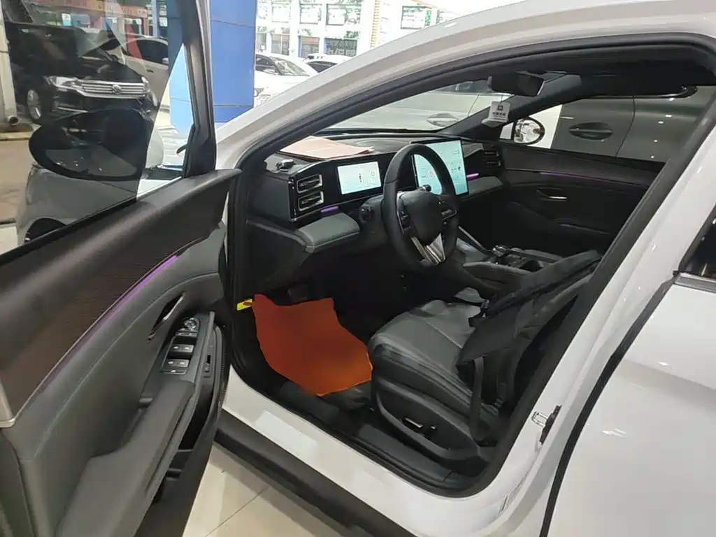 BYD Qin L 2025 — фото 16