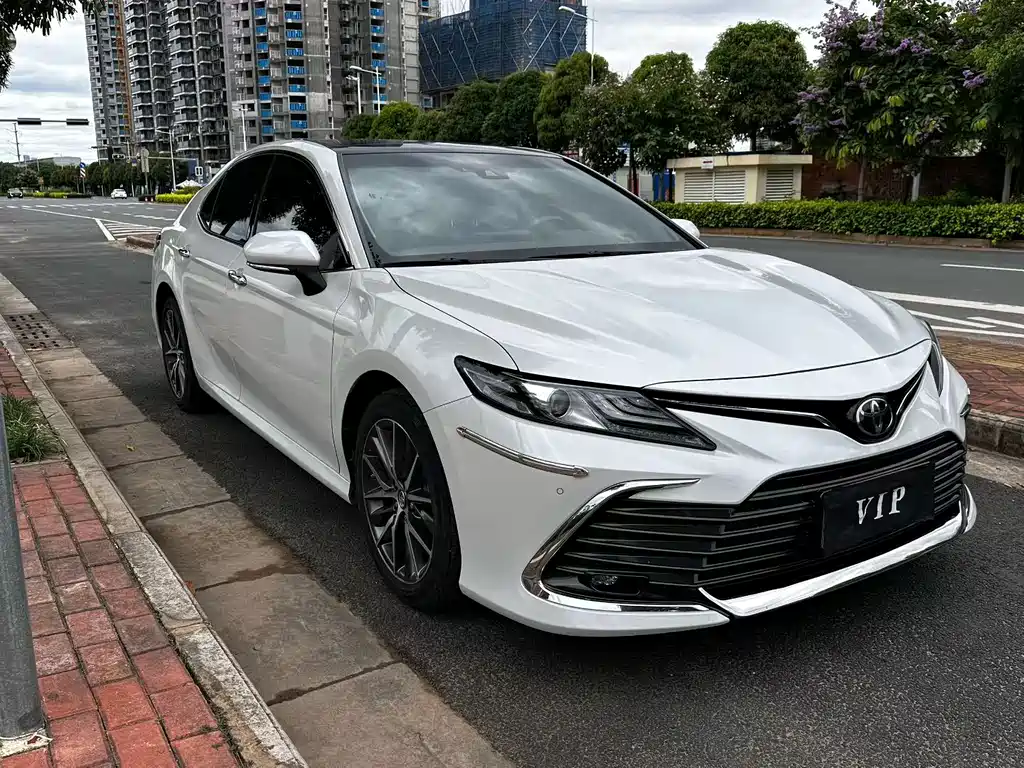 Toyota Camry 2021 — фото 2