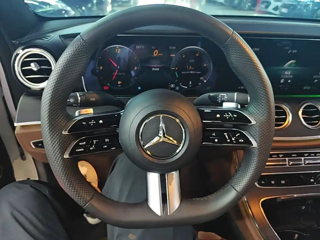 Mercedes-Benz E-Class 2023 — фото 11