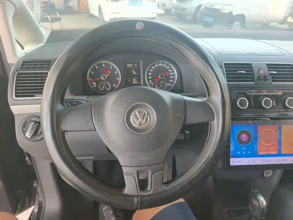 Volkswagen Touran 2015 — фото 11