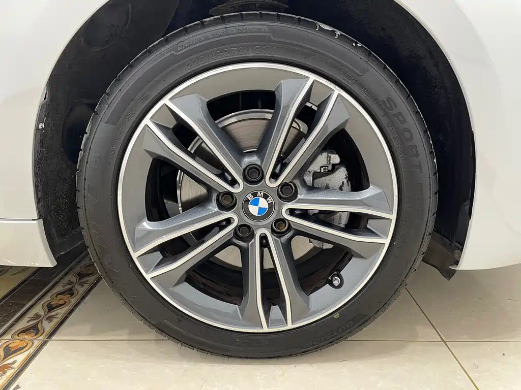 BMW 1 Series 2022 — фото 15