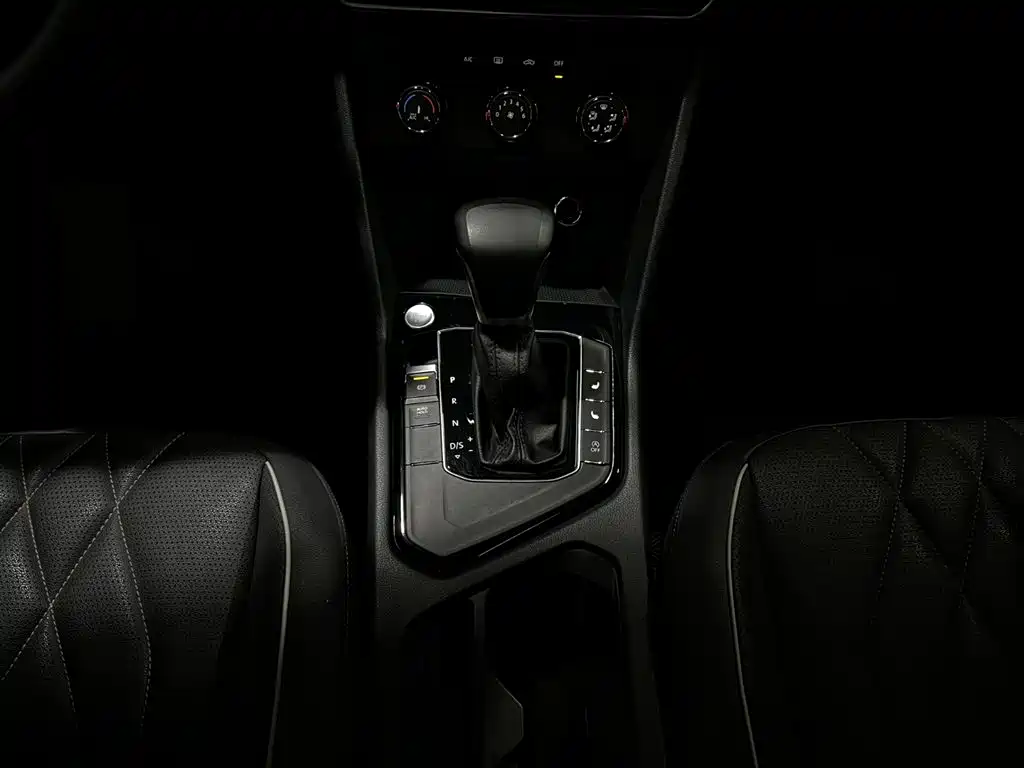 Volkswagen Tiguan L 2022 — фото 15