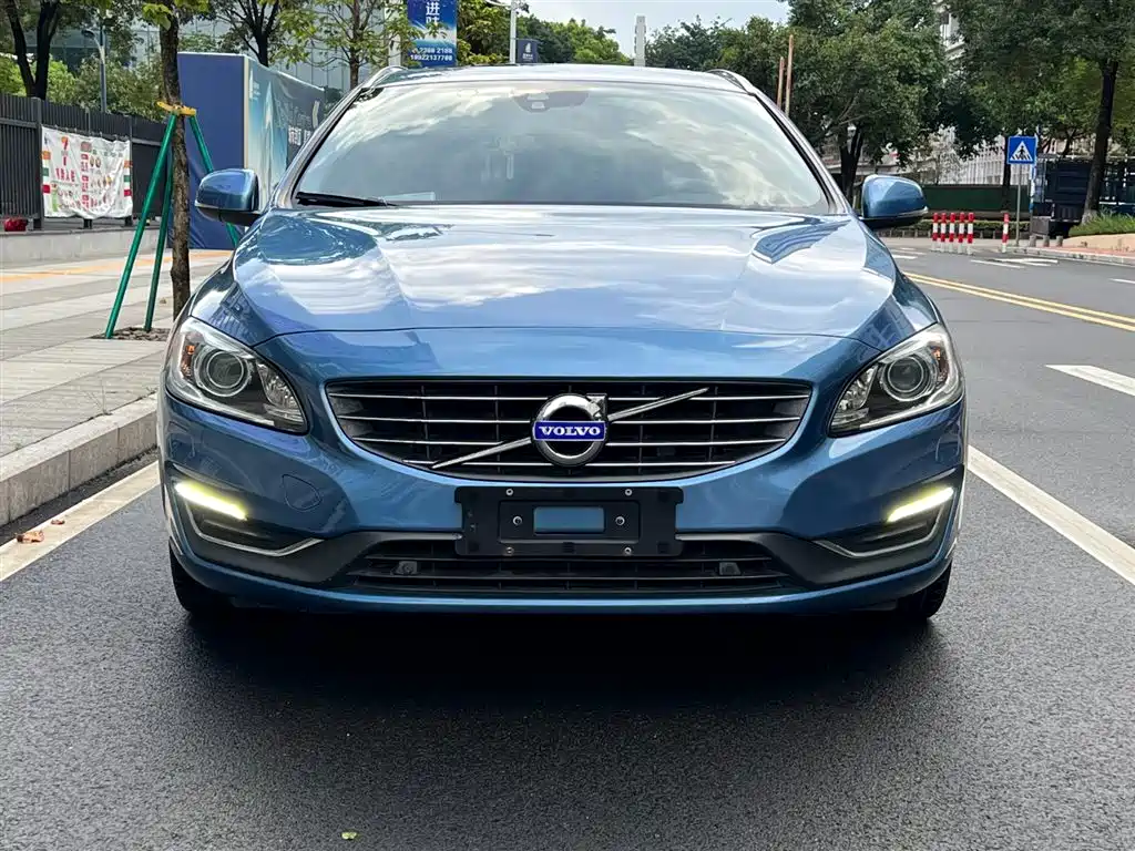 Volvo V60 2015 — фото 24