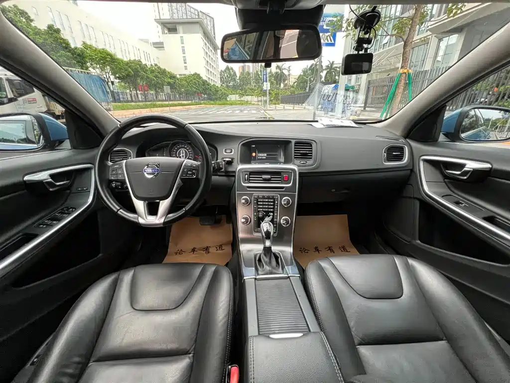 Volvo V60 2015