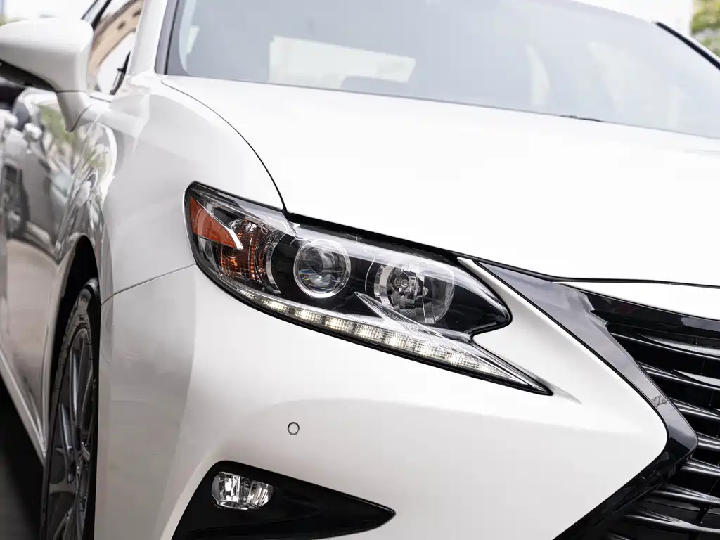 Lexus ES 2018 — фото 6