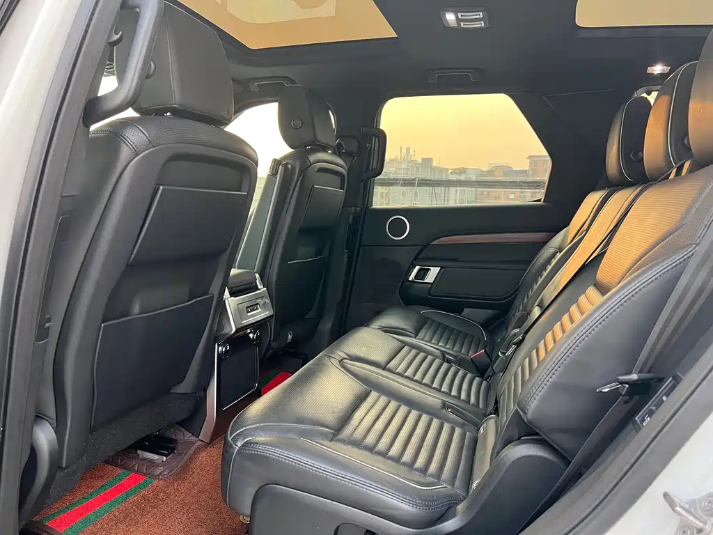 Land Rover Discovery 2017 — фото 13