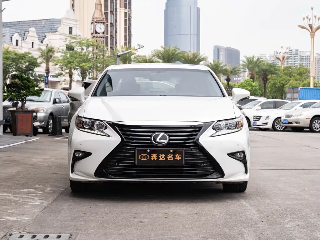 Lexus ES 2018 — фото 2