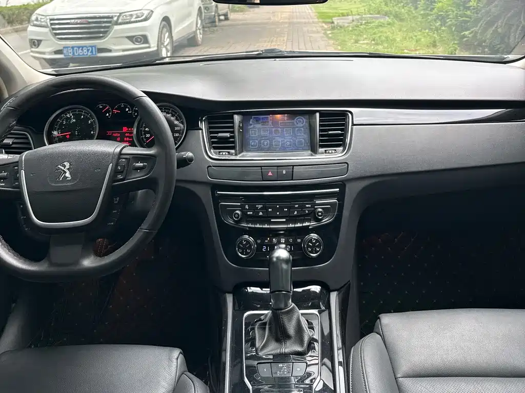 Peugeot 508 2016 — фото 10