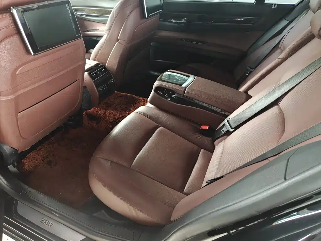 BMW 7 Series 2015 — фото 10