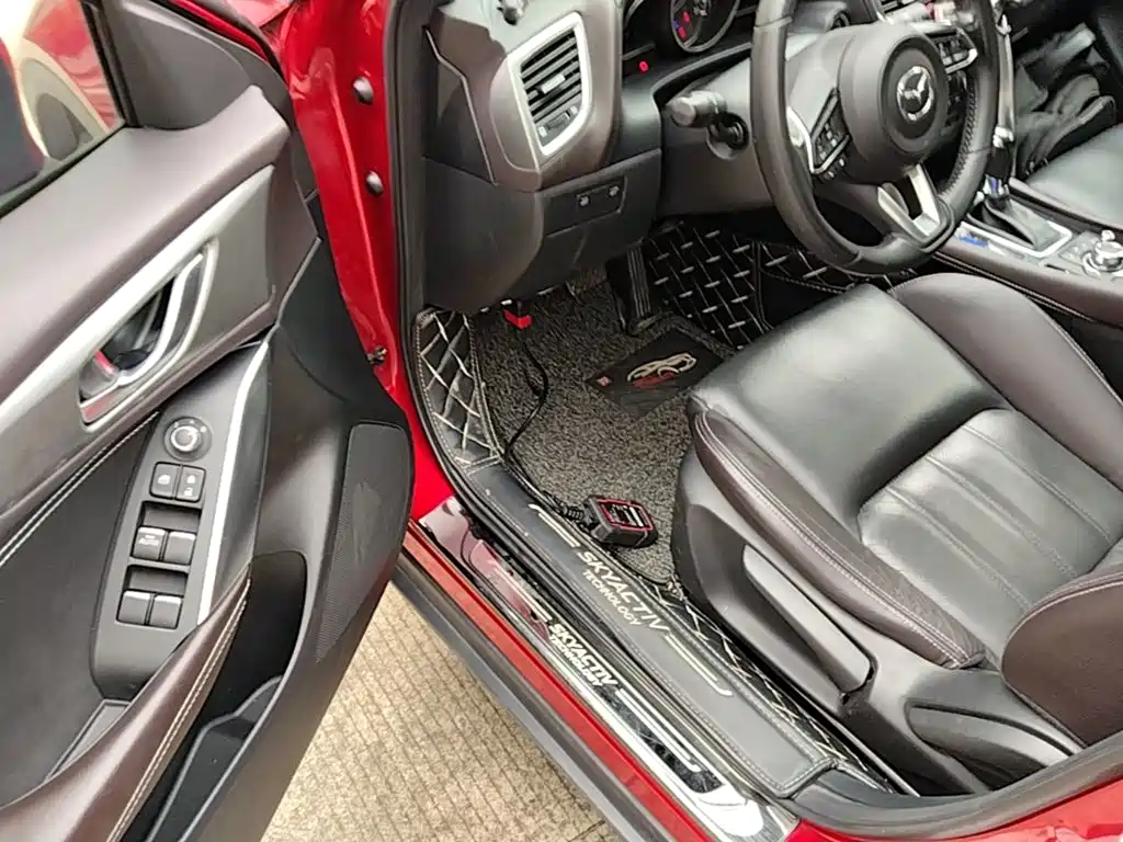 Mazda CX-4 2018 — фото 16